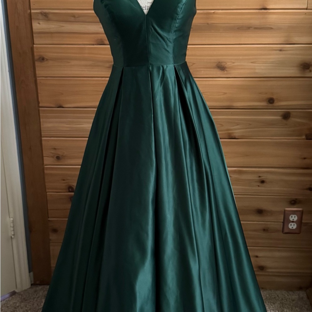 Elegant Green Evening Gown